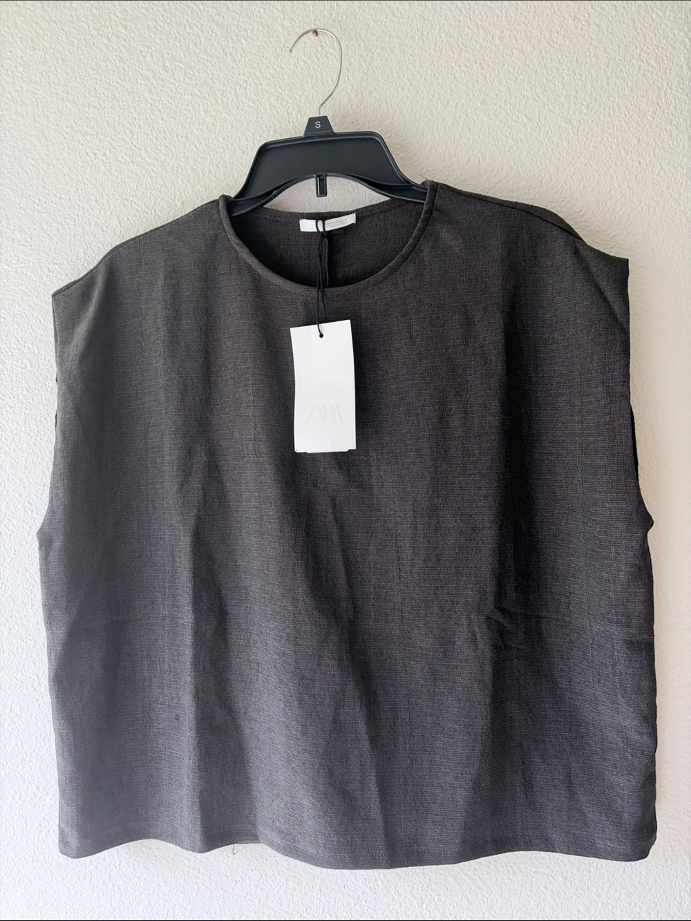 Zara women’s Crewneck boxy Shirt. Size M